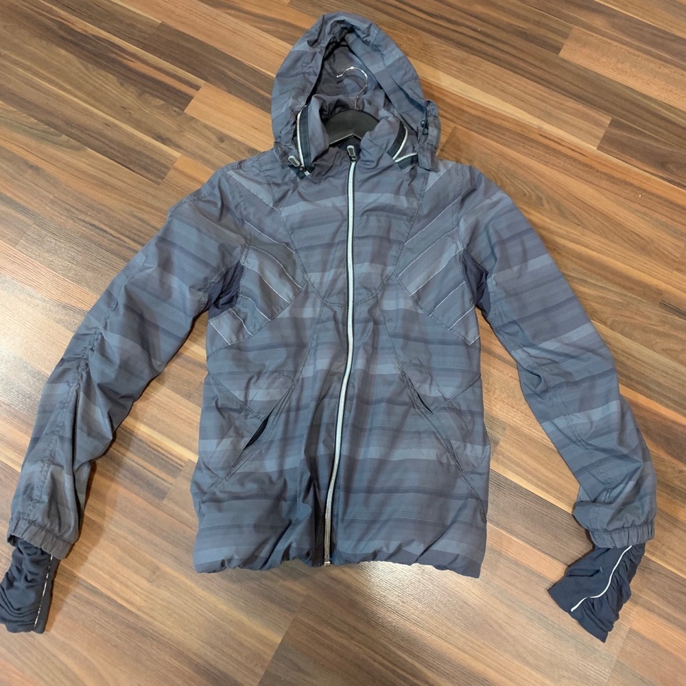 Lululemon hustle jacket size 6